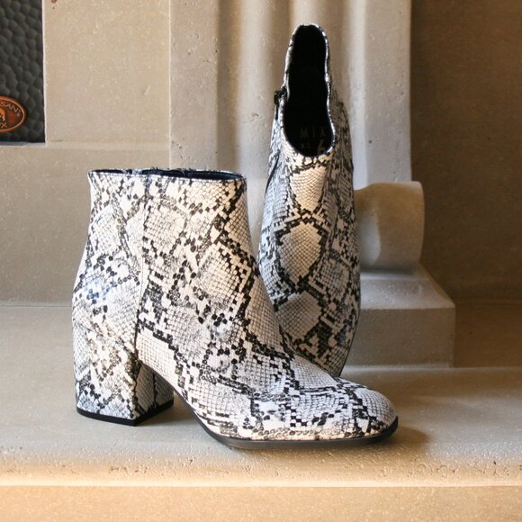Mix No. 6 Boot  Black/White Size 9 1/2 M (NWOT) - Picture 1 of 13